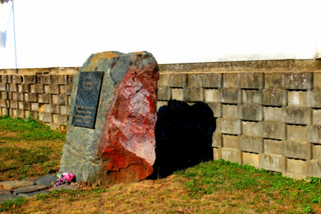 Pomnik w Kobylnicach