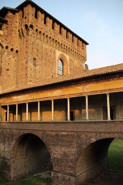 Krużganki zamku w Mediolania